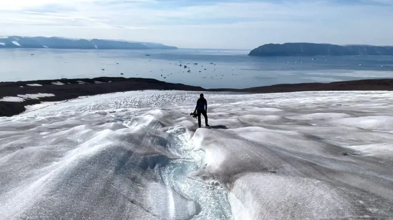 Kathy Kasic_on_glacier_near_Qaanaaq_Greenland©Jonathan_Porteus.jpg