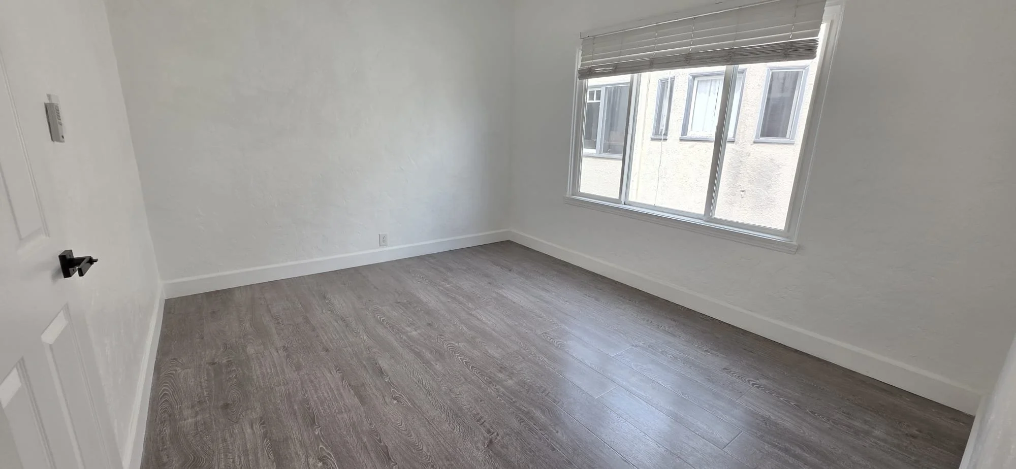 1032 S. Mansfield Ave. Los Angeles, CA 90019 Apartment for Sale