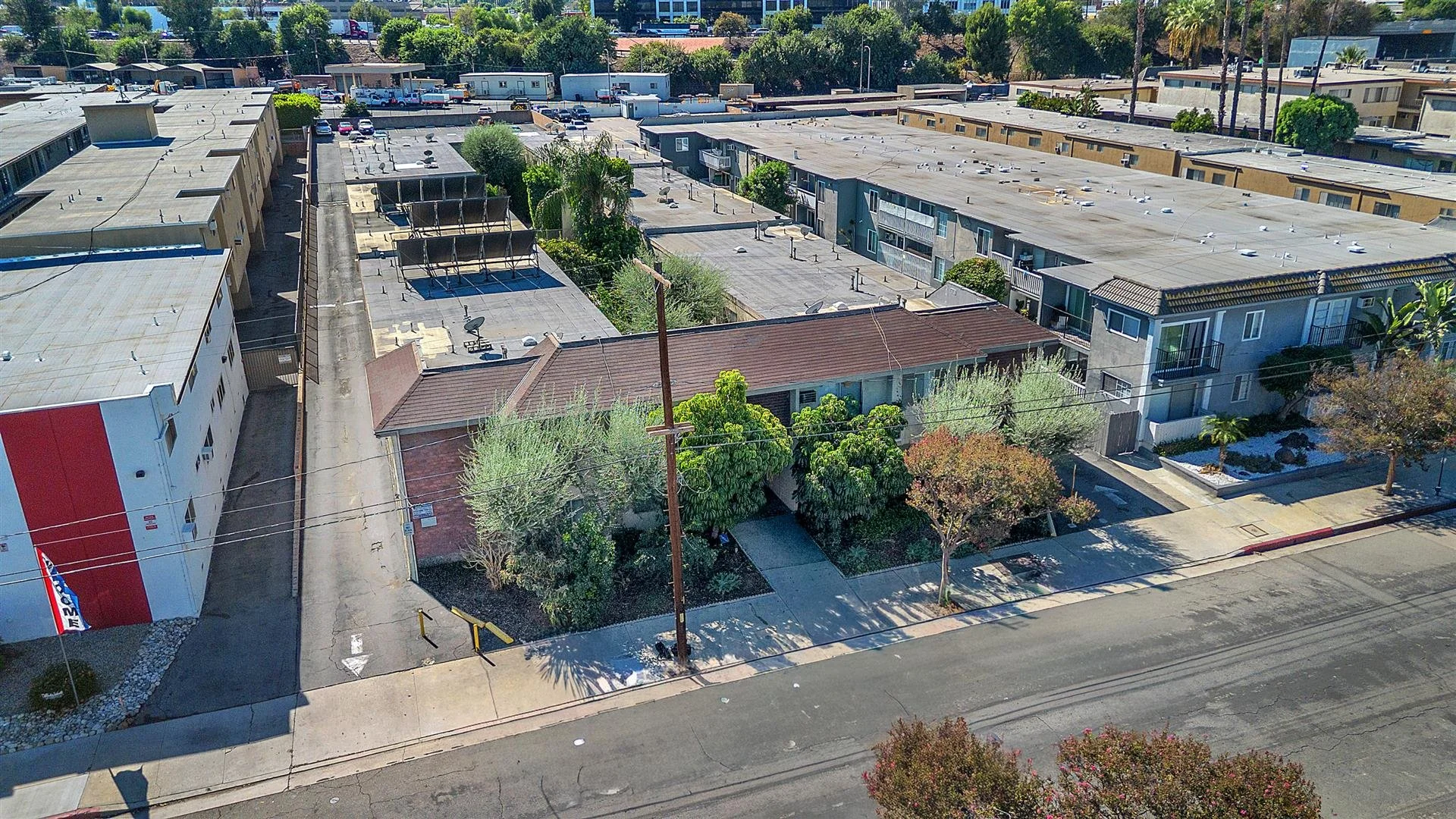 18404-collins-st-tarzana-front-ii.jpg