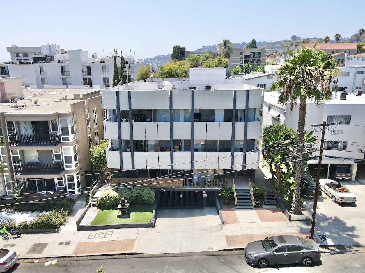 1627 N. Poinsettia Pl. Building Exterior