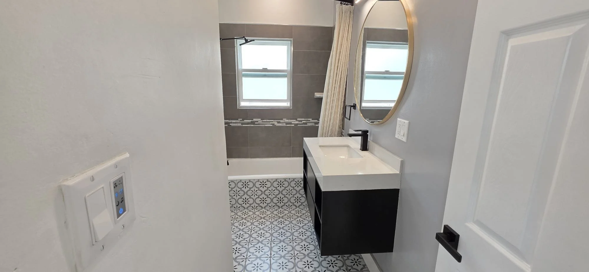 1032 S. Mansfield Ave. Los Angeles, CA 90019 Apartment for Sale