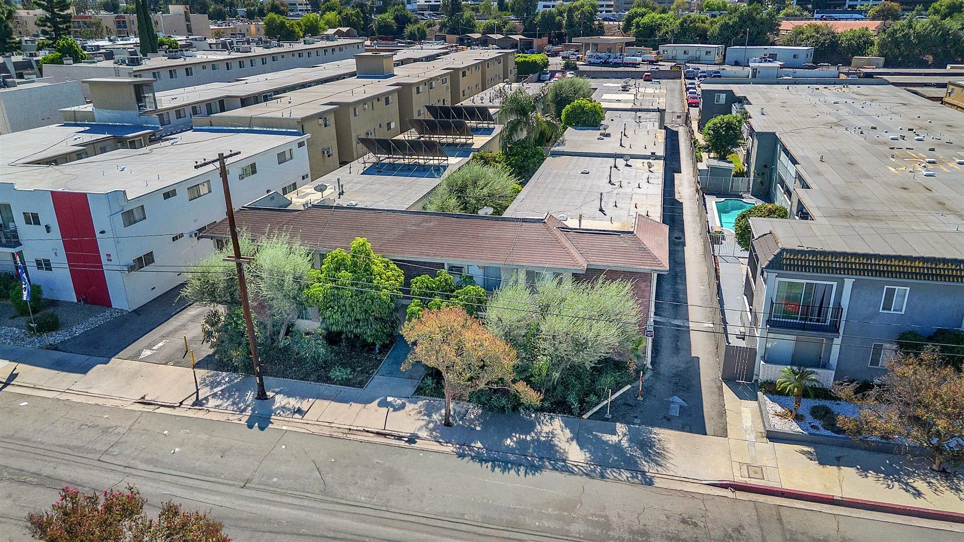 18404-collins-st-tarzana-front-iii.jpg