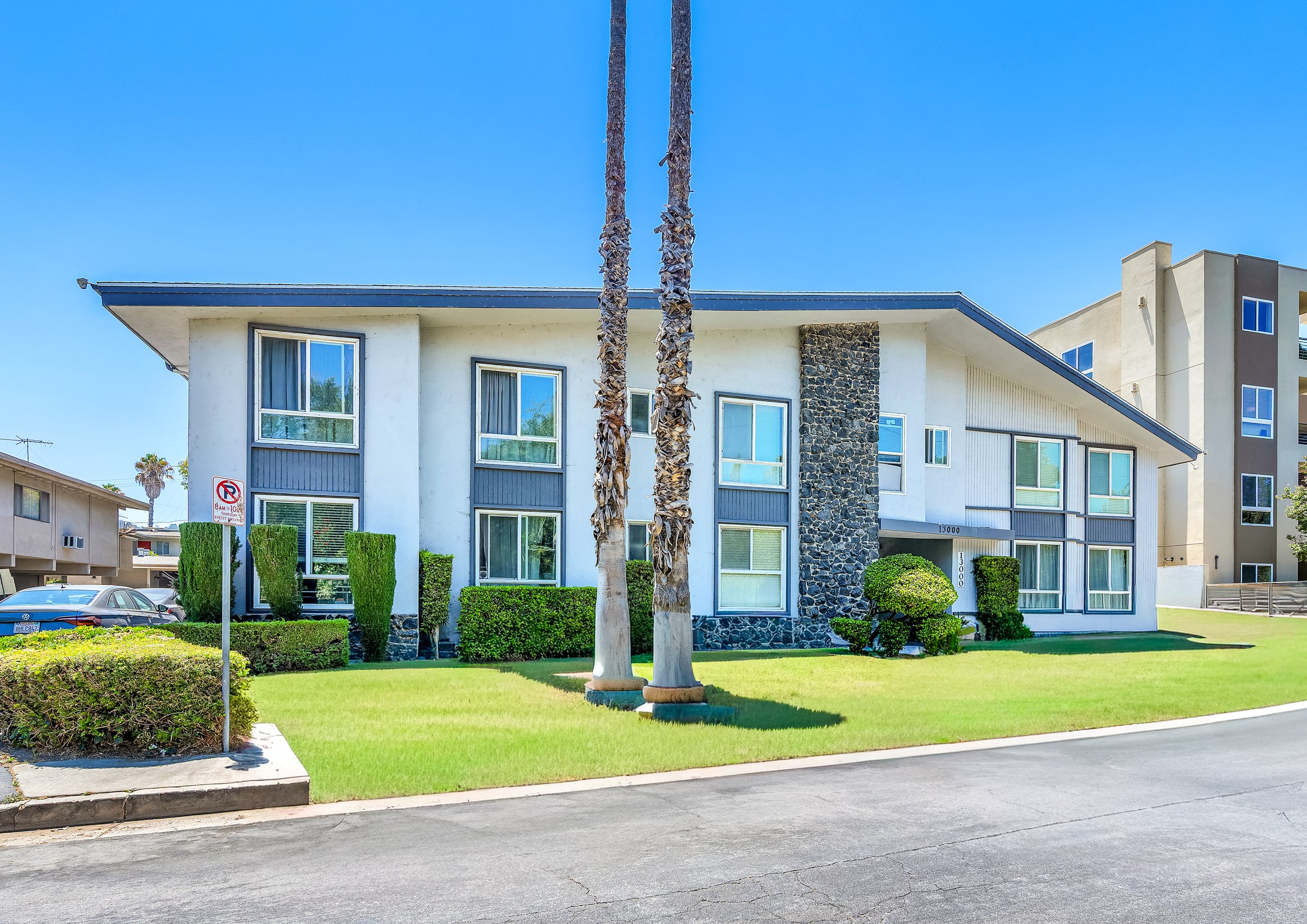 13000 Valleyheart Dr. Studio City - Front 