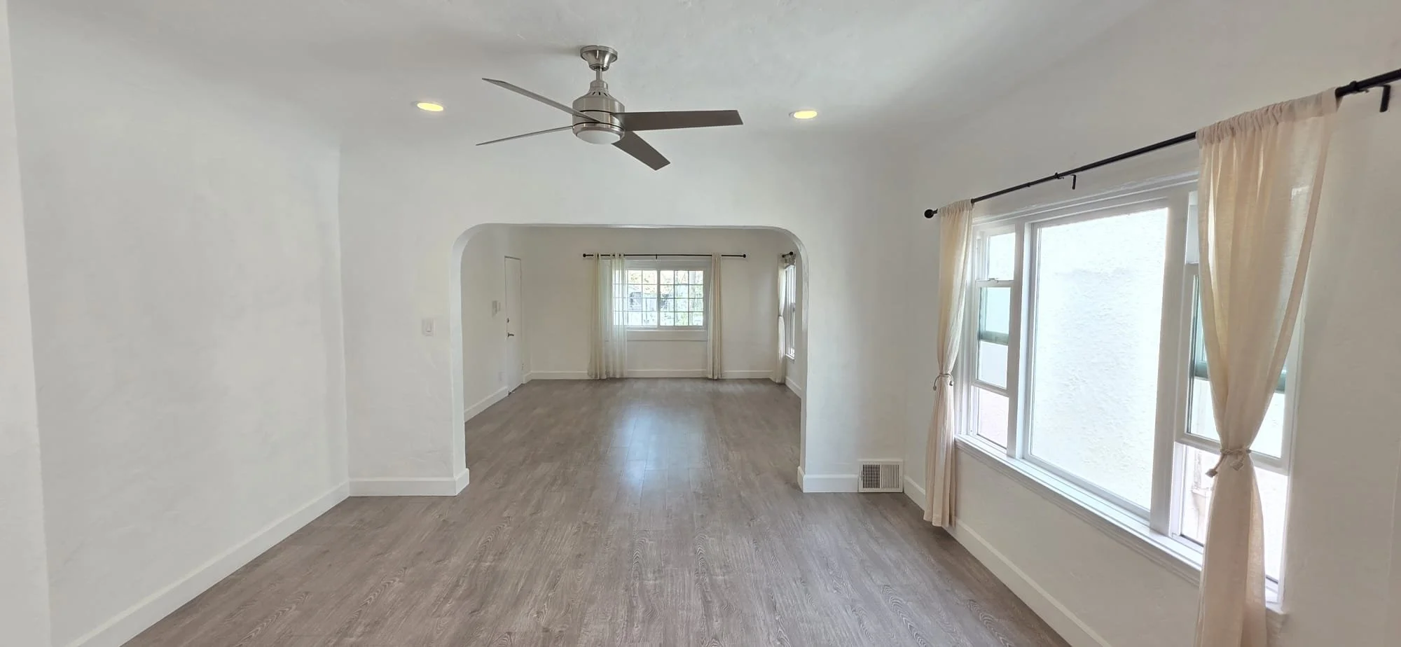 1032 S. Mansfield Ave. Los Angeles, CA 90019 Apartment for Sale