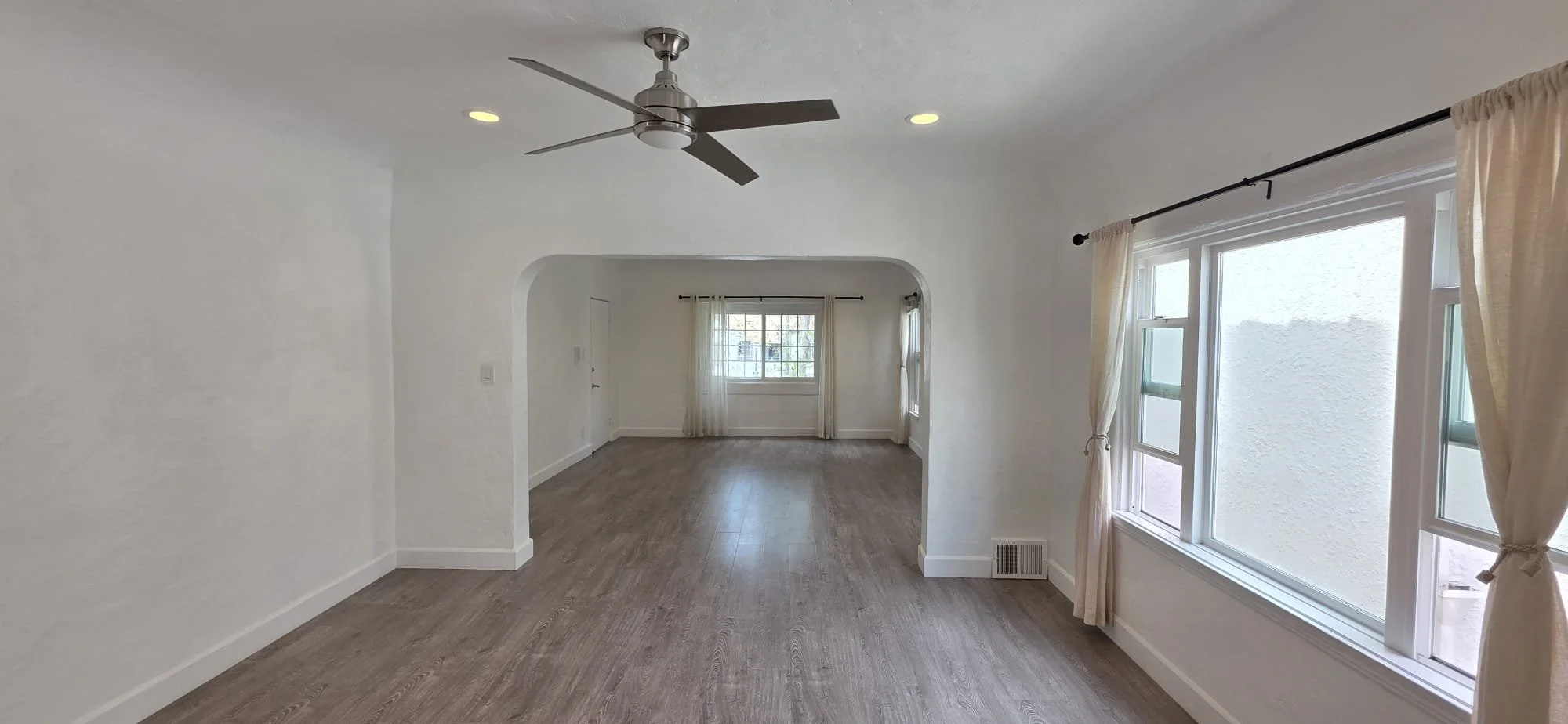 1032 S. Mansfield Ave. Los Angeles, CA 90019 Apartment for Sale