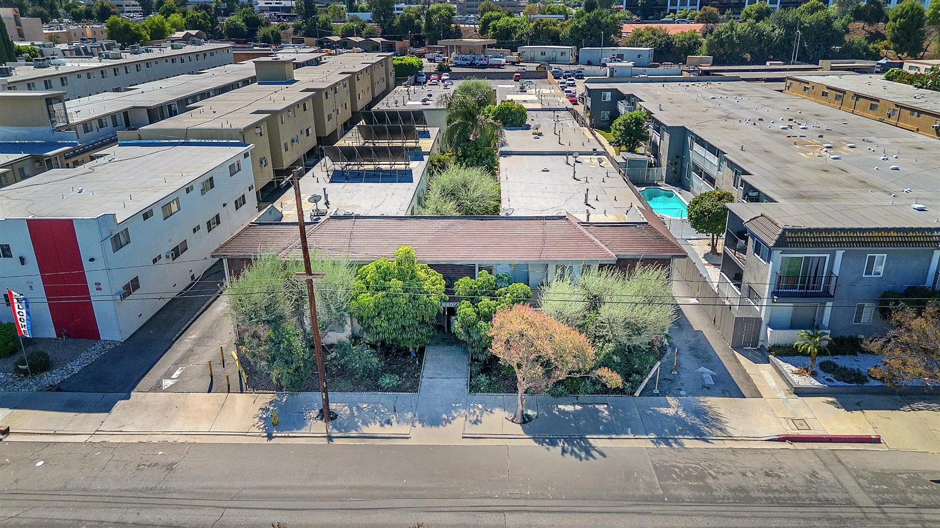 18404-collins-st-tarzana-front.jpg