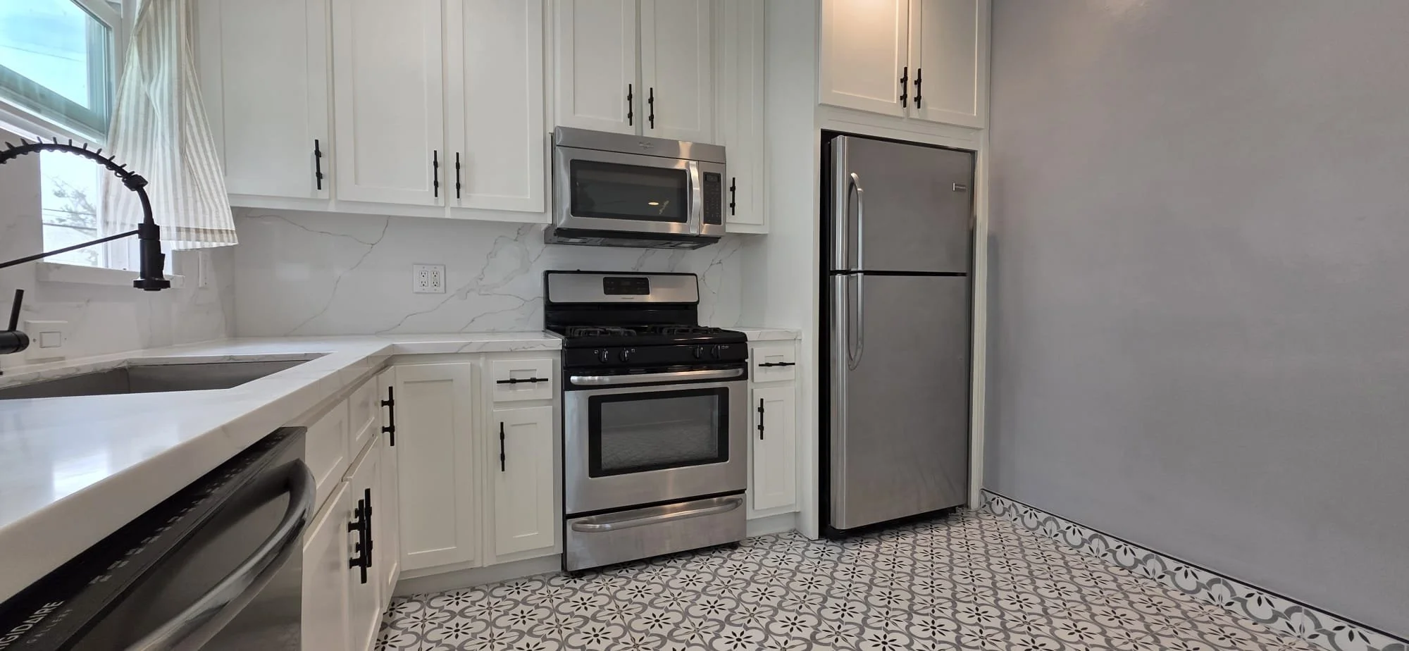 1032 S. Mansfield Ave. Los Angeles, CA 90019 Apartment for Sale