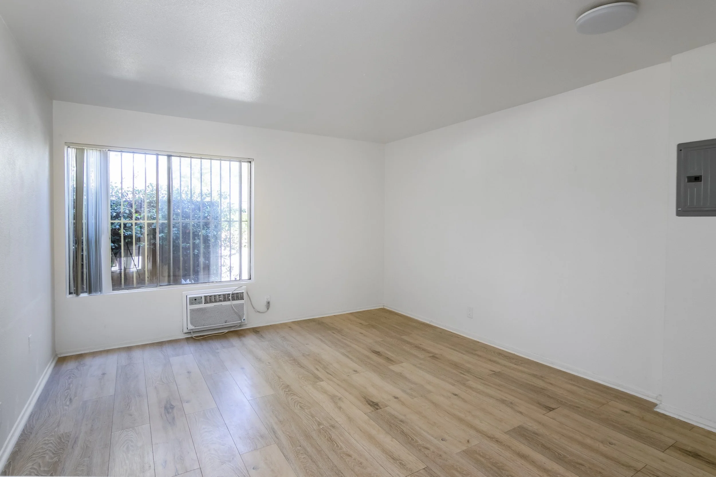 819-wright-ave-old-pasadena-bedroom-by-jake-plewa.jpeg