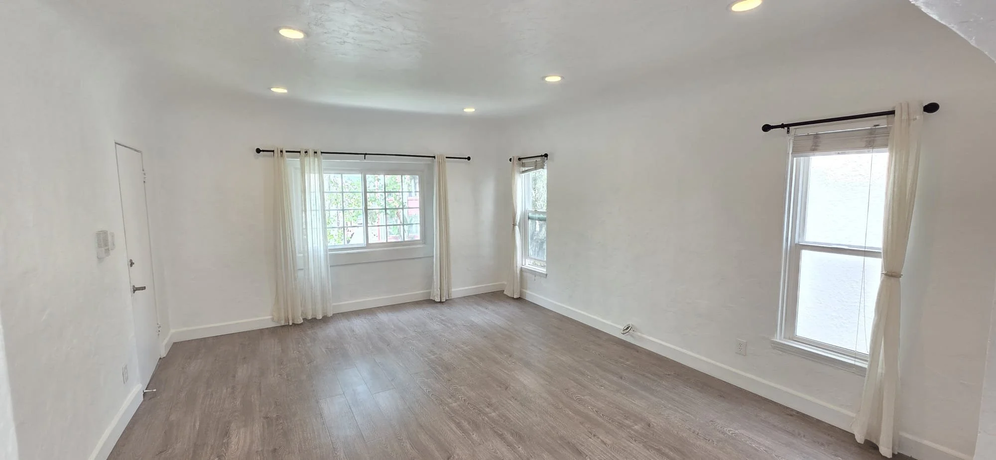 1032 S. Mansfield Ave. Los Angeles, CA 90019 Apartment for Sale