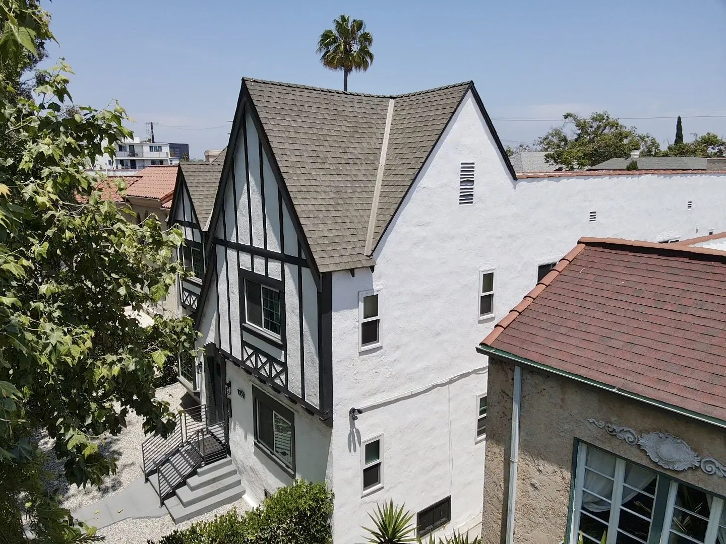 1032 S. Mansfield Ave. Los Angeles, CA 90019 Apartment for Sale