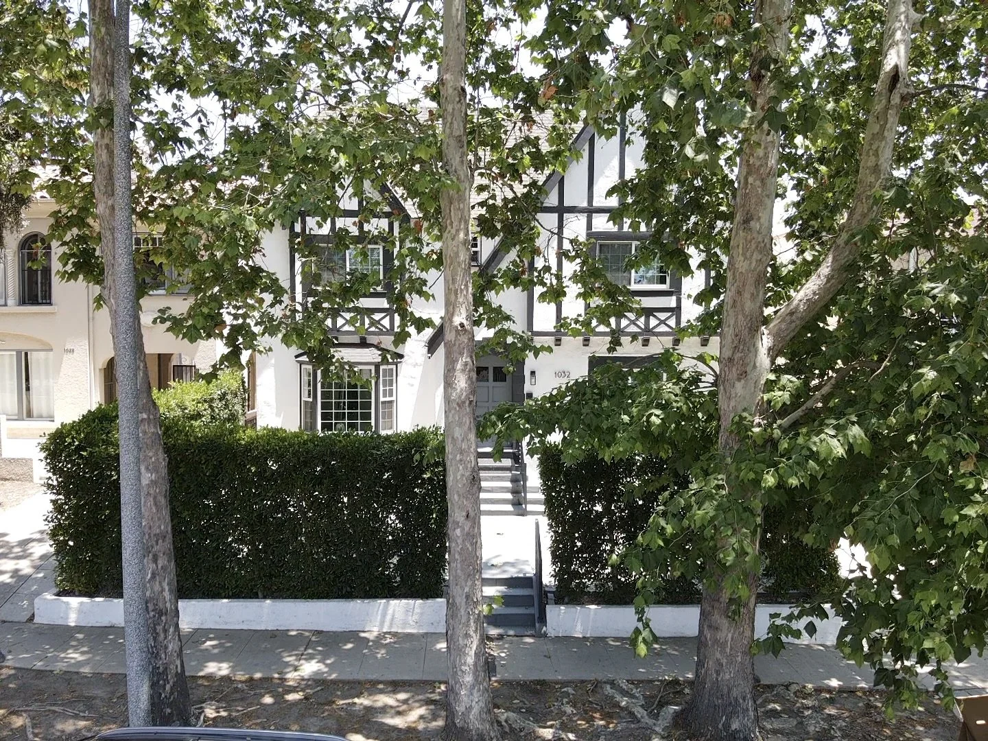 1032 S. Mansfield Ave. Los Angeles, CA 90019 Apartment for Sale
