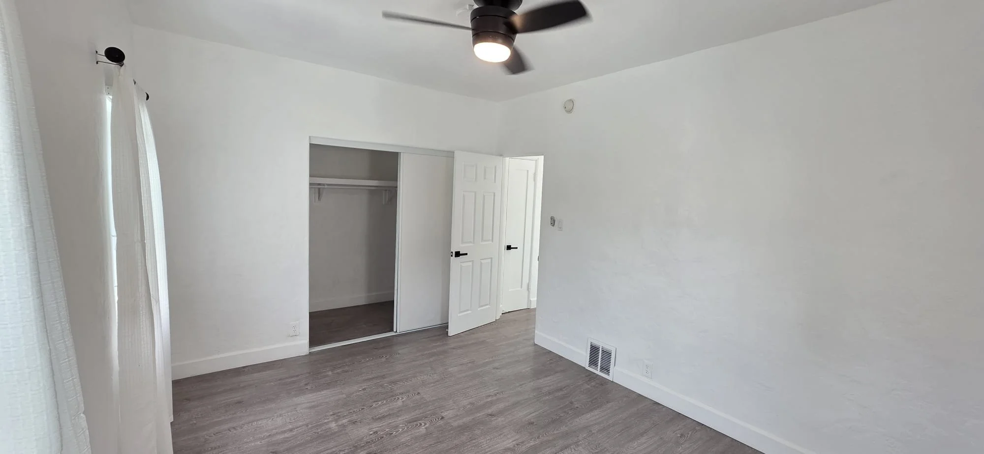 1032 S. Mansfield Ave. Los Angeles, CA 90019 Apartment for Sale