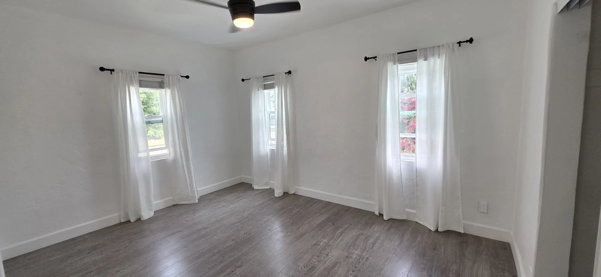 1032 S. Mansfield Ave. Los Angeles, CA 90019 Apartment for Sale