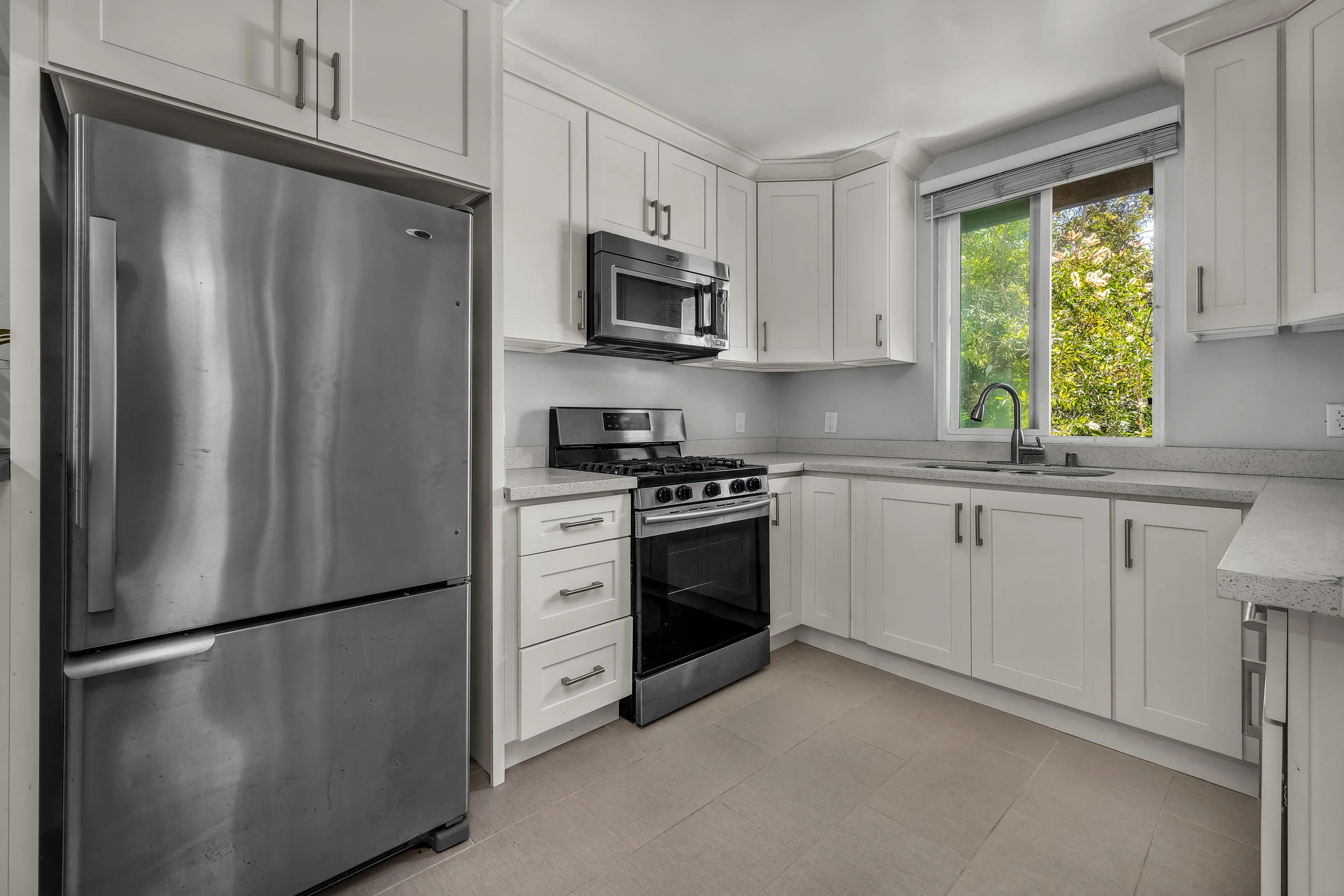13000 Valleyheart Dr. Studio City Kitchen