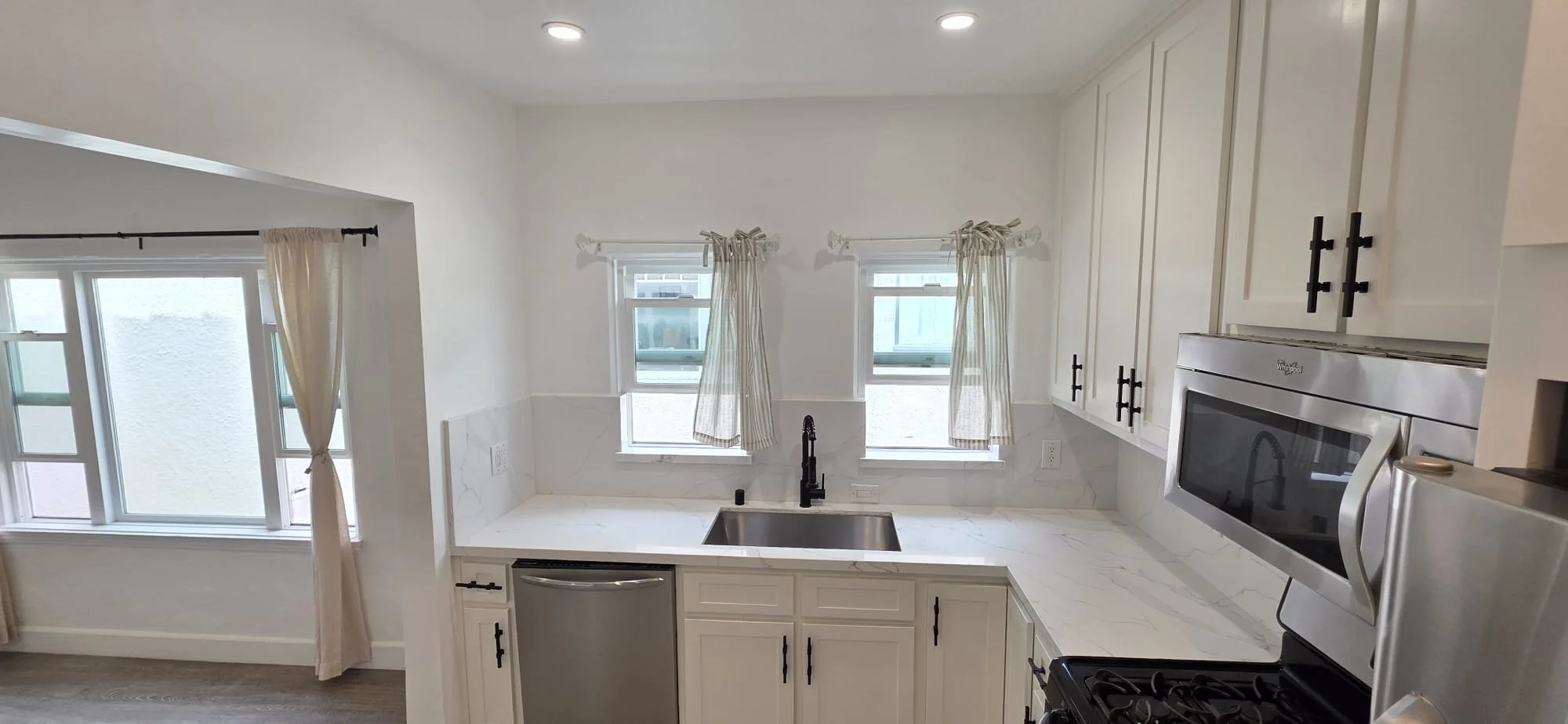 1032 S. Mansfield Ave. Los Angeles, CA 90019 Apartment for Sale