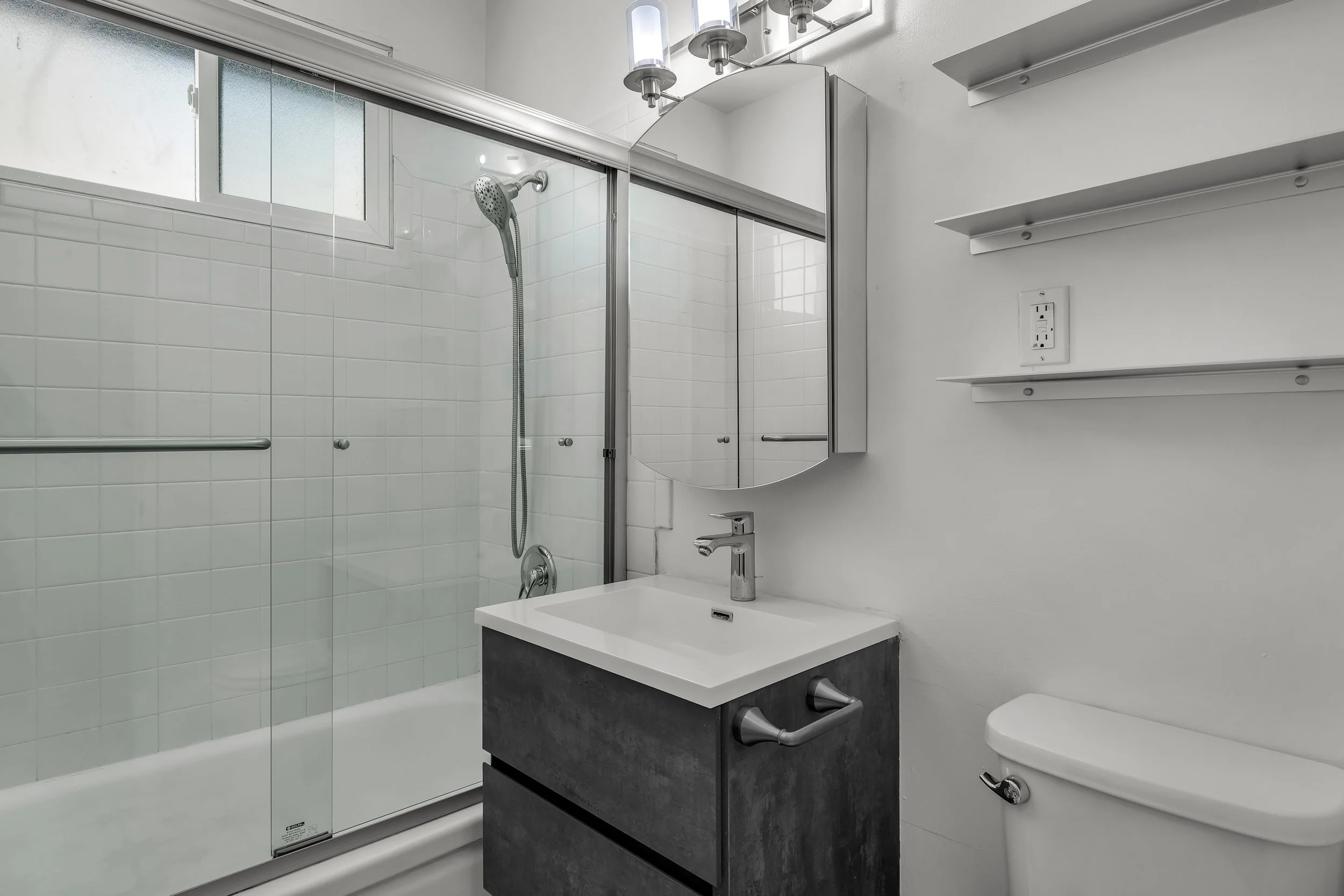 13000 Valleyheart Dr. Studio City Bath