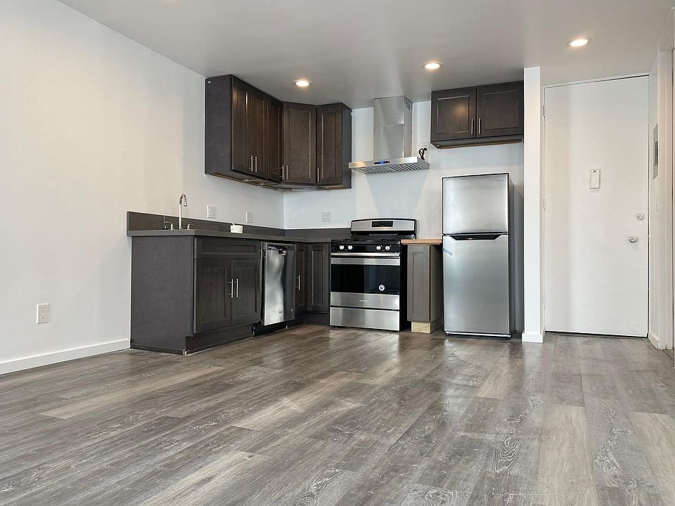 1627 N. Poinsettia Pl. Renovated Kitchens 