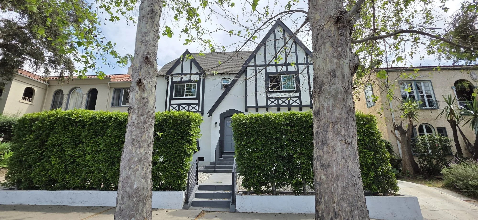 1032 S. Mansfield Ave. Los Angeles, CA 90019 Apartment for Sale