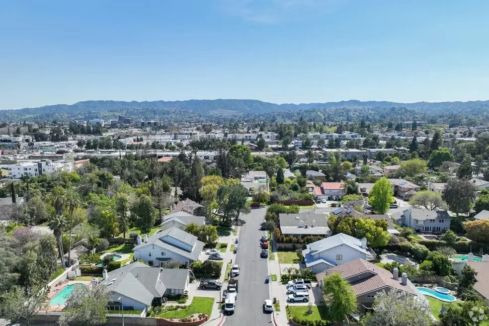 Tarzana California multifamily market overview