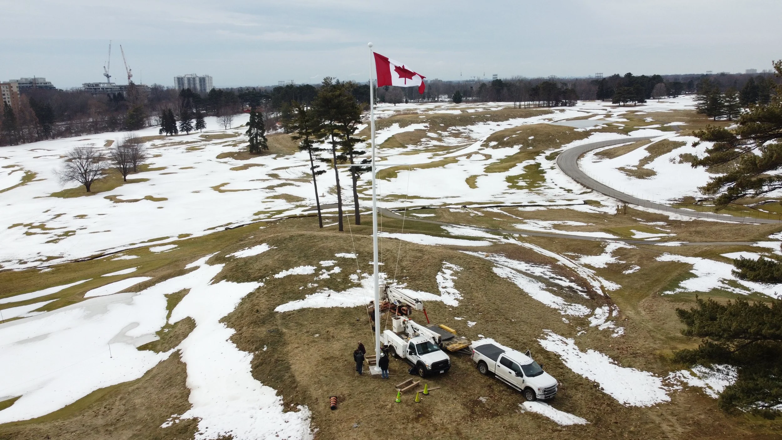 Toronto_Golf_Course_Flag_Flying_Field4.JPG