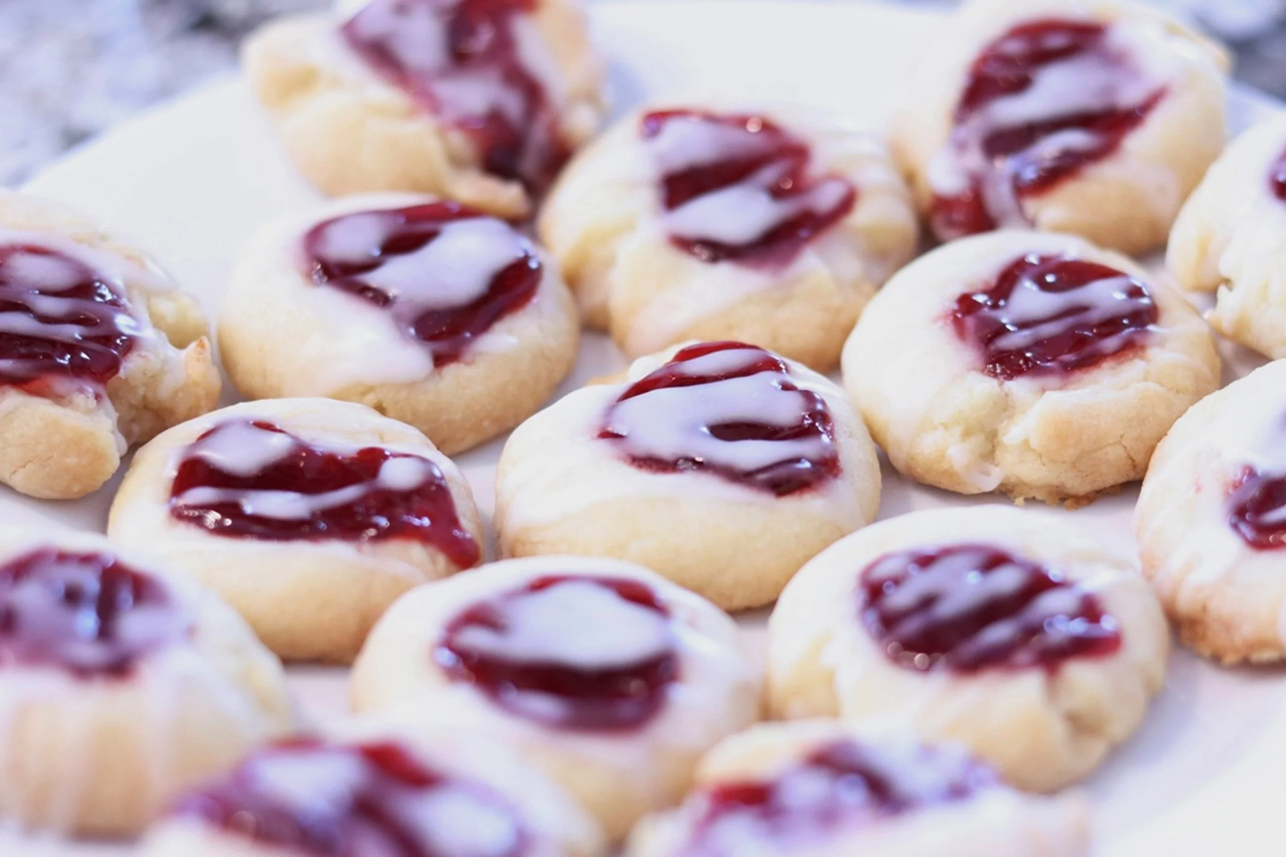 Raspberry Thumbprints

Handcrafted thumbprint cookies filled with raspberry preserve and glazed icing. Close framing emphasizes texture and the warmth of small-batch baking.

Best Use:

Bakery café
Casual breakfast area
Family-friendly resort

Inviti