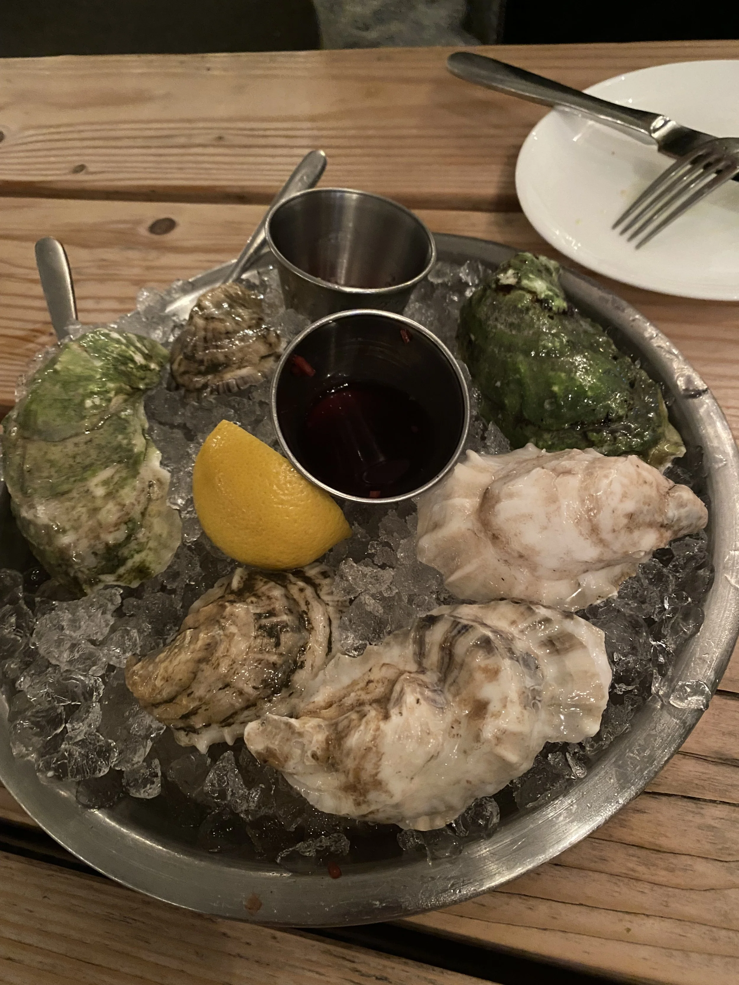 Raw Bar - Oysters on Ice.JPG