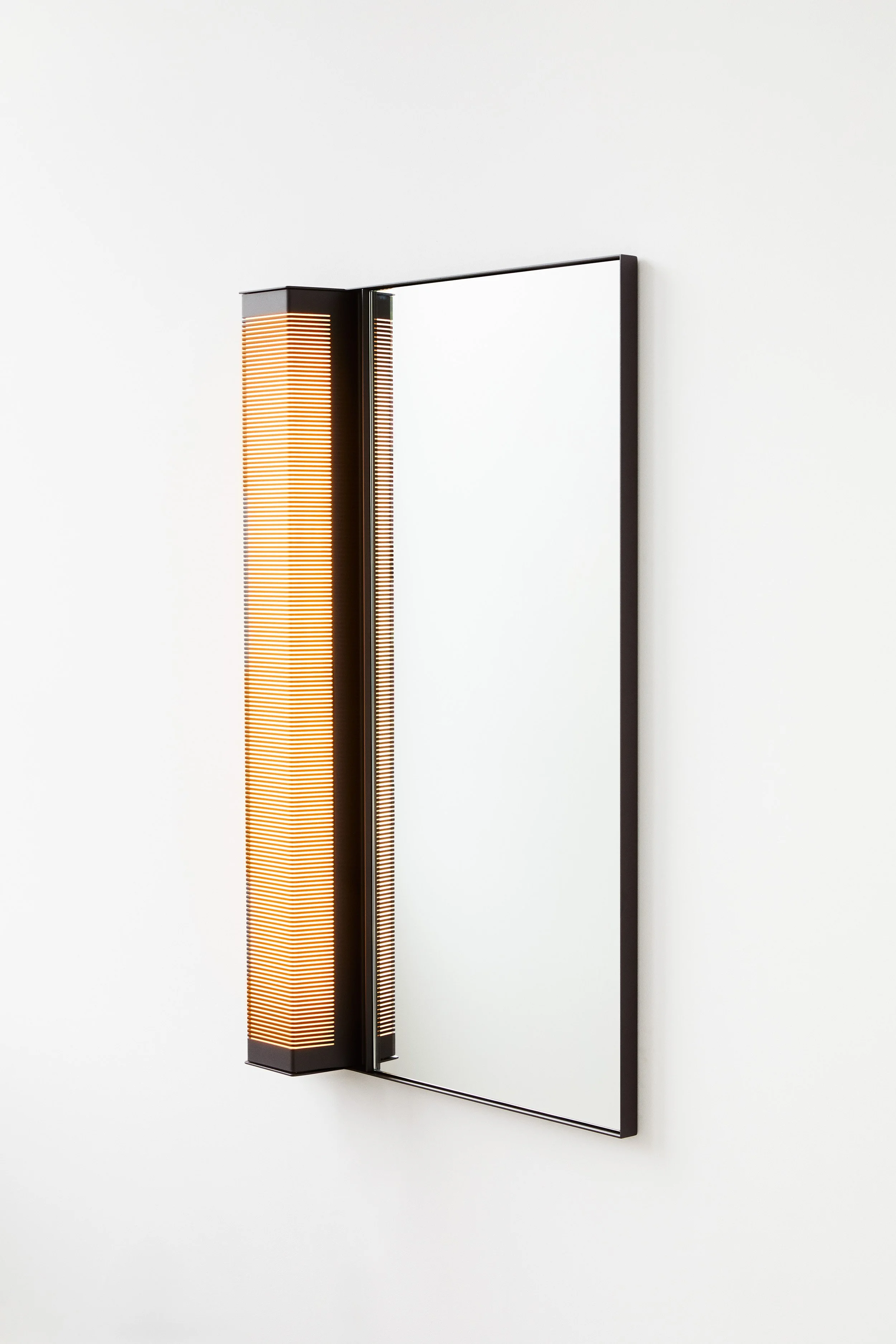 MIRROR_Black_001_WEB.jpg