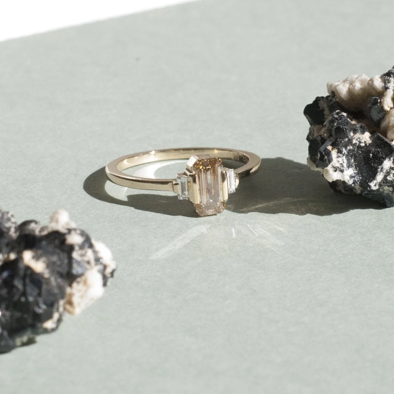 18K GG champ emc baguette diam 2.jpg