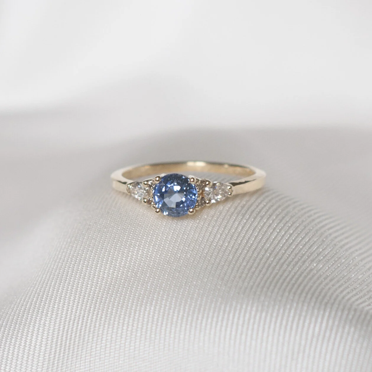 18k saffier diamant ring jonas 2.jpg