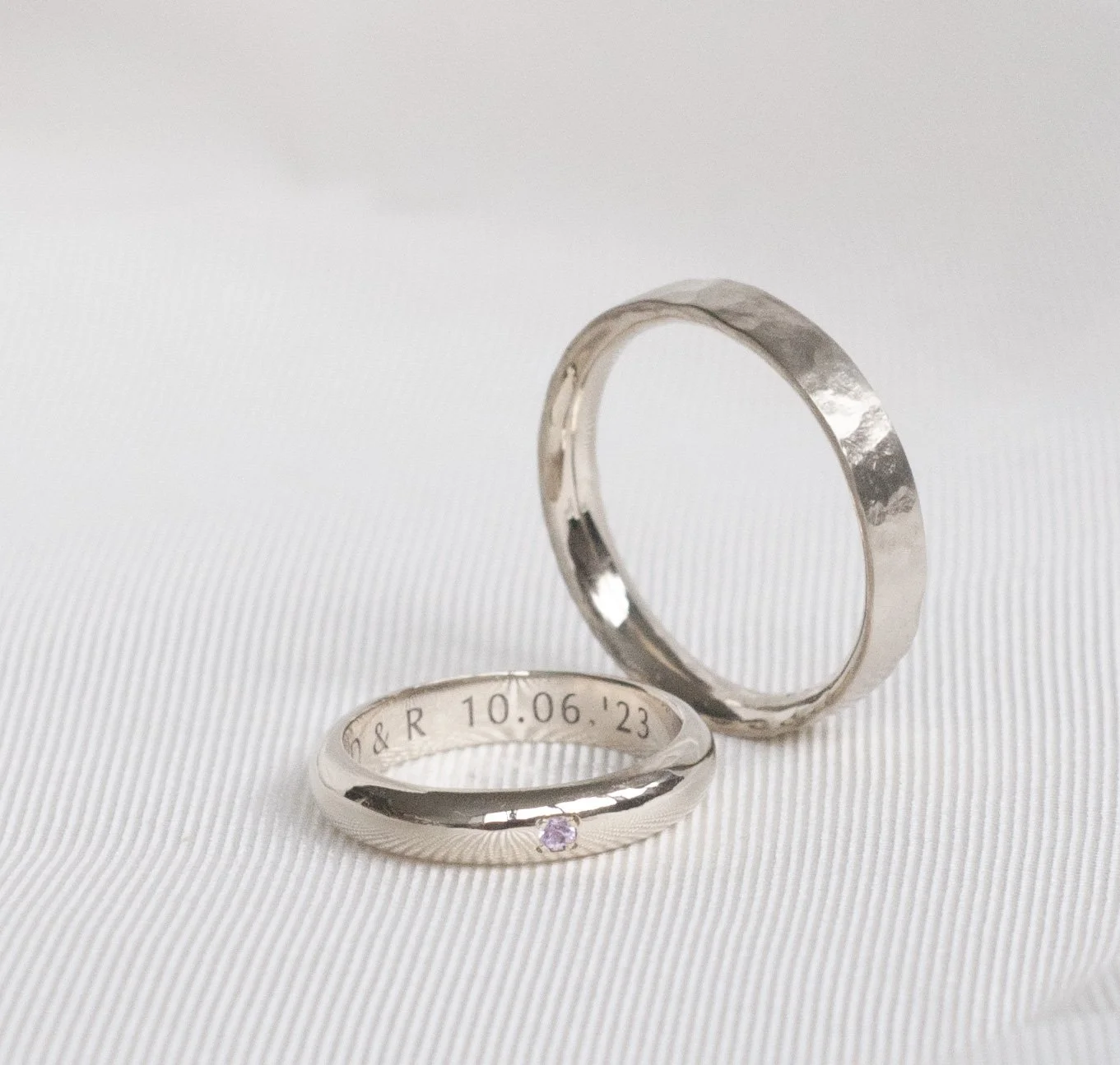 18K WG Debbie en robbe trouwringen 1.jpg