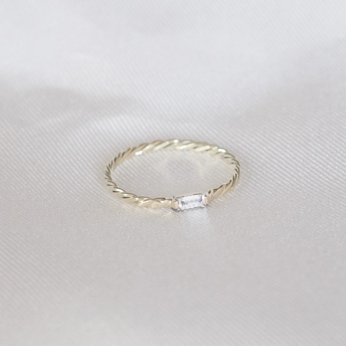 14k baguette diamant.jpg