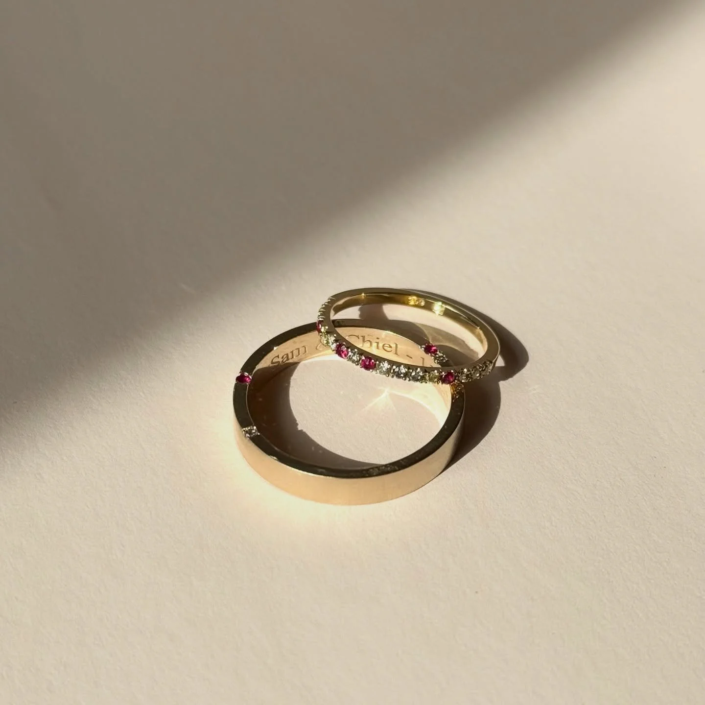 Trouwringen voor S &amp; C met robijn en diamant 🫶🏼
