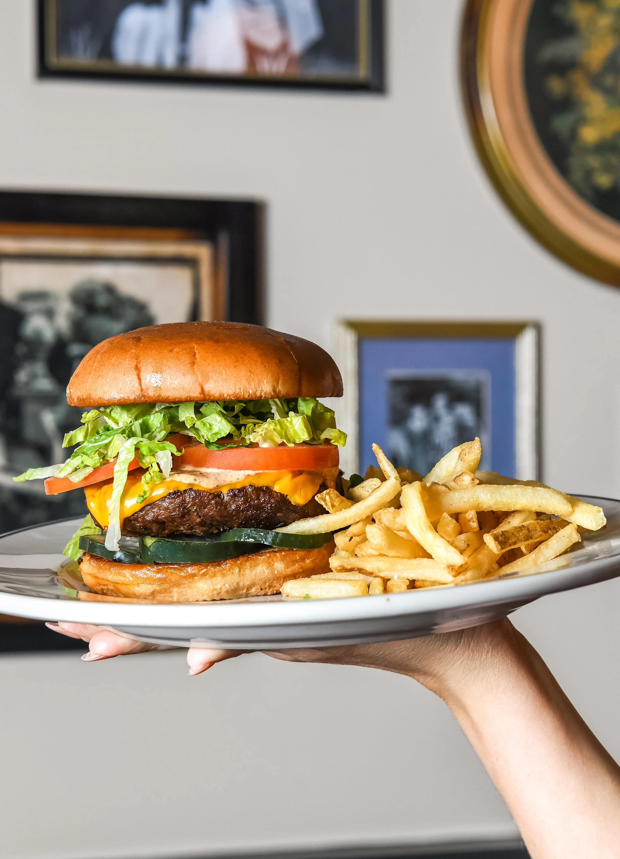 Brasserie Byronz burger - best burgers in Mid City Baton Rouge