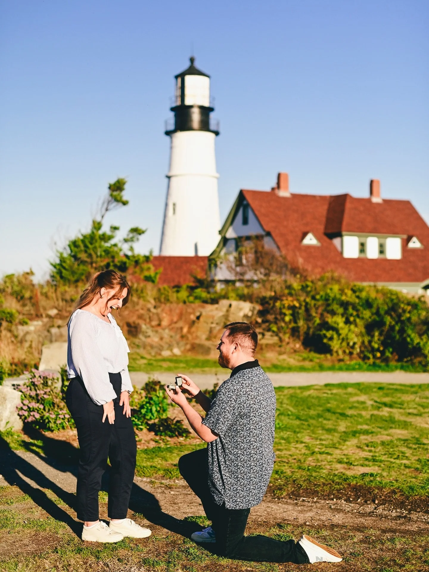 It&rsquo;s almost proposal season y&rsquo;all 🎉🎉🎉 
.
.
.
.
.
#maine #mainecoastline #mainevacation #maineproposal #weddingproposal #maineproposalphotographer #capeelizabethmaine #fortwilliamspark #portlandheadlight #maineweddingphotographer #maine