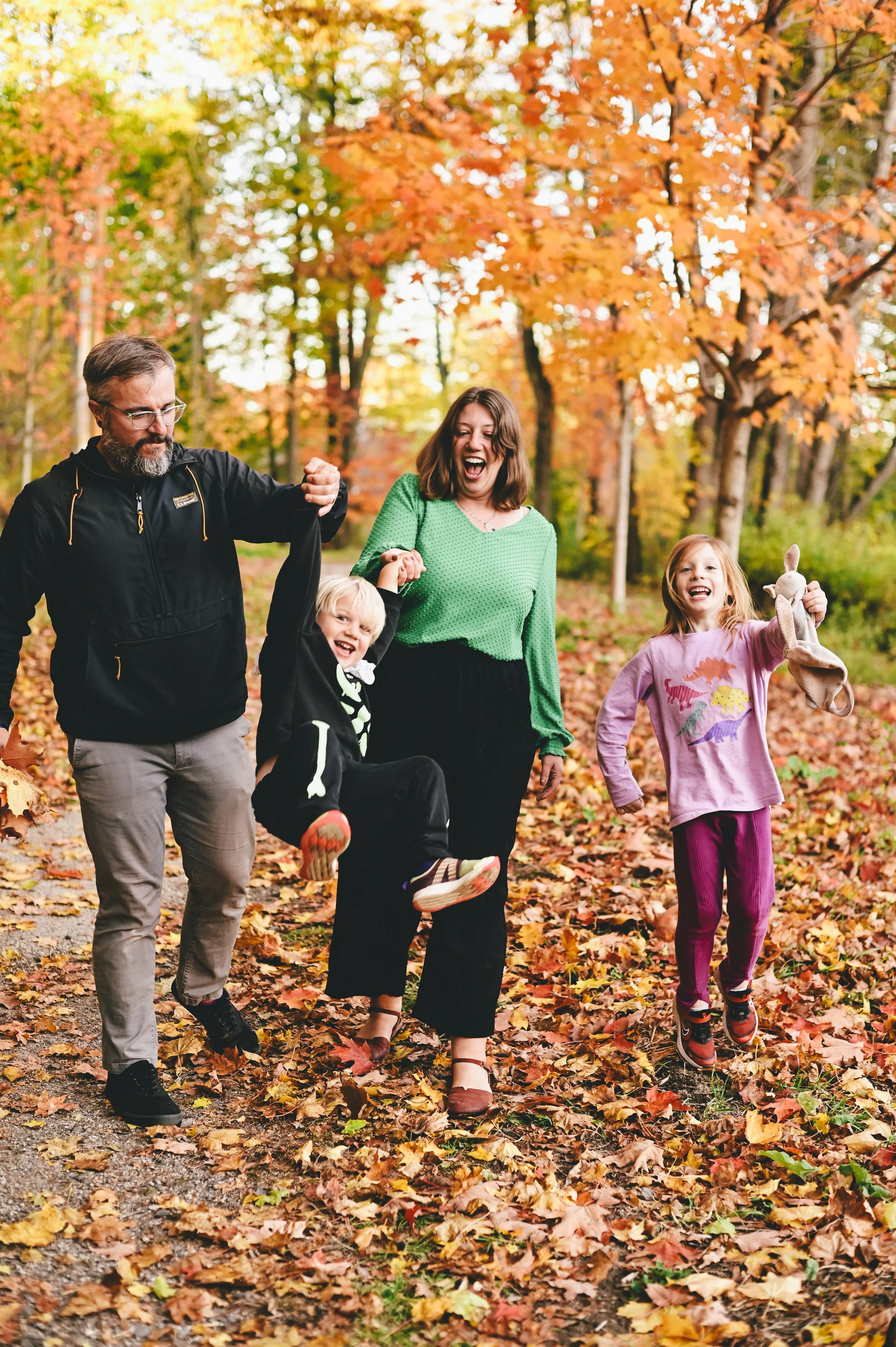 family-candid-portrait-fall.jpg