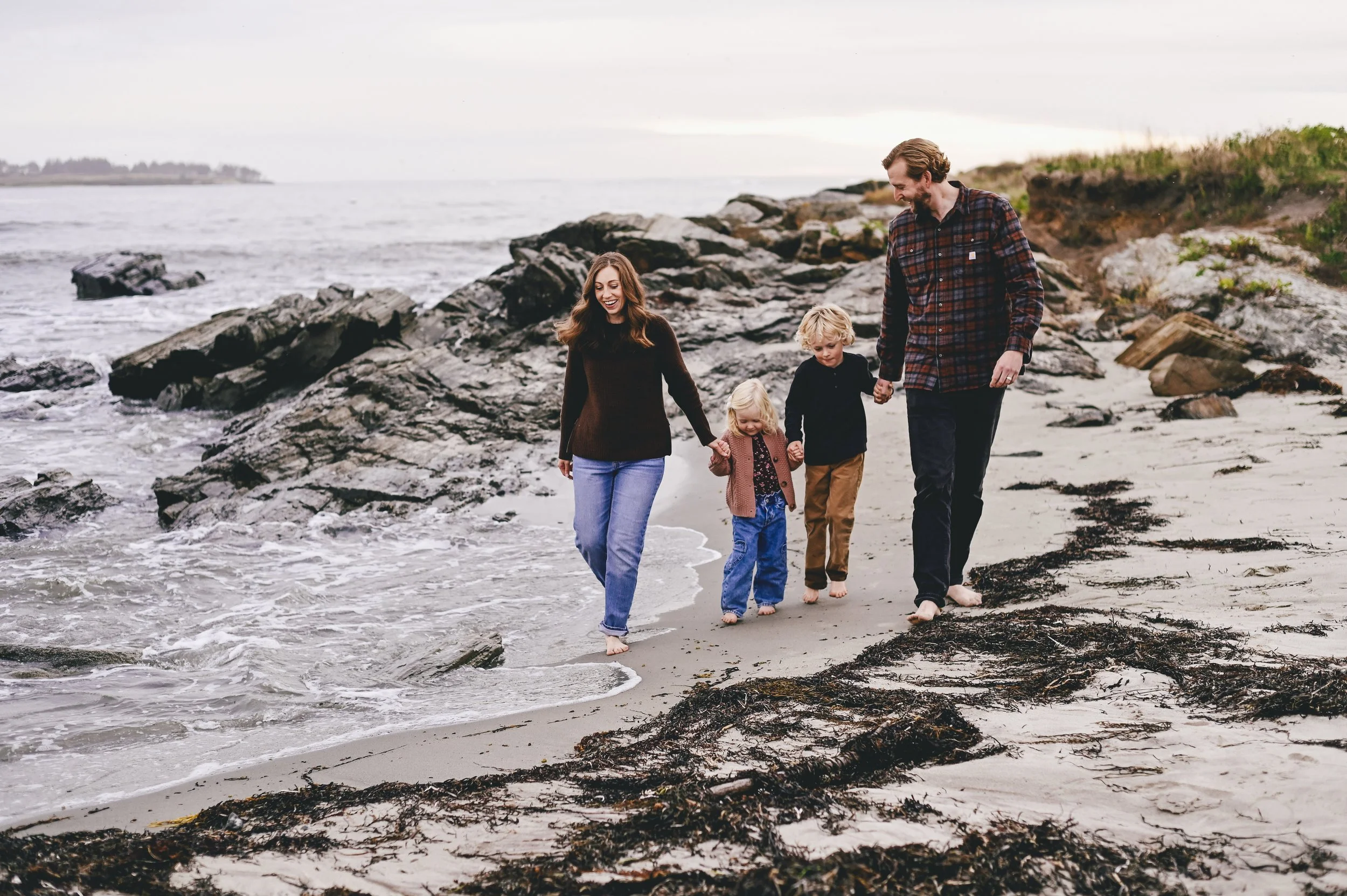 candid-family-portrait-maine-coast.jpg