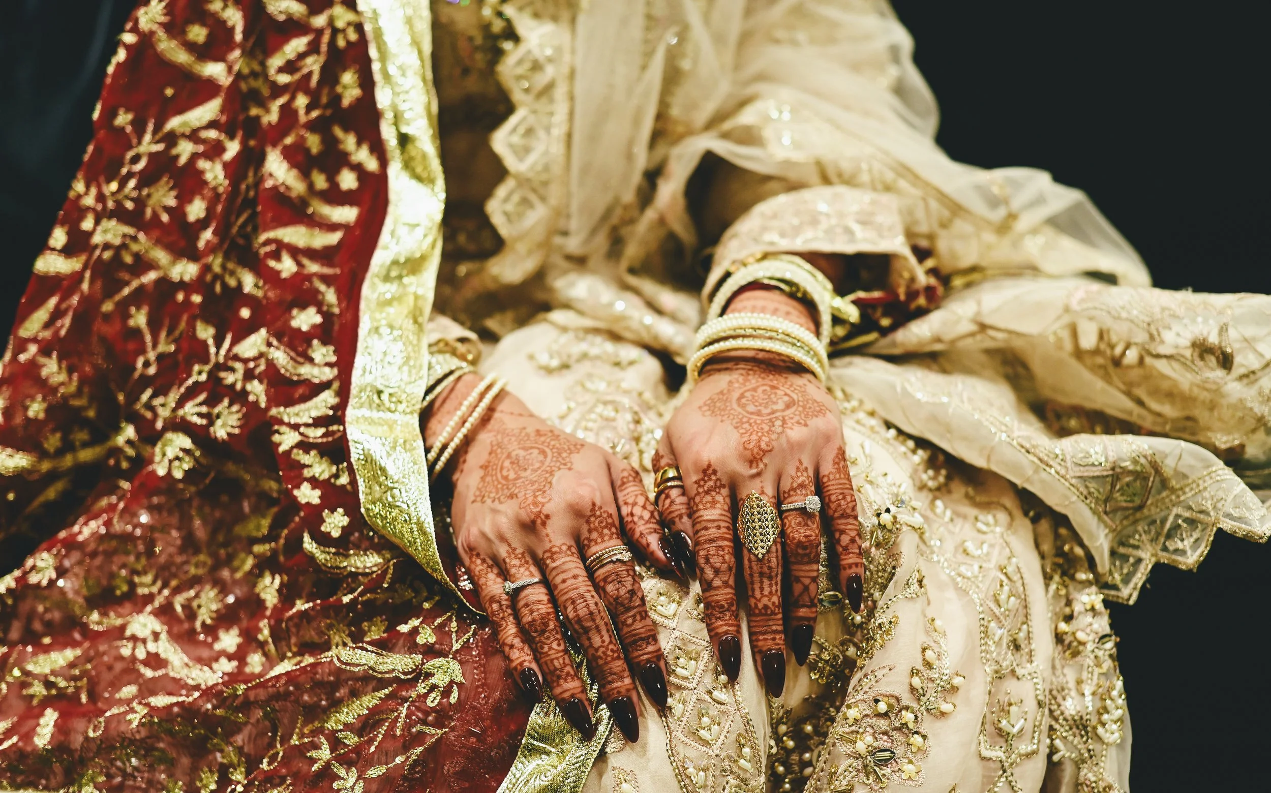 wedding-henna-hindu-sari.jpg