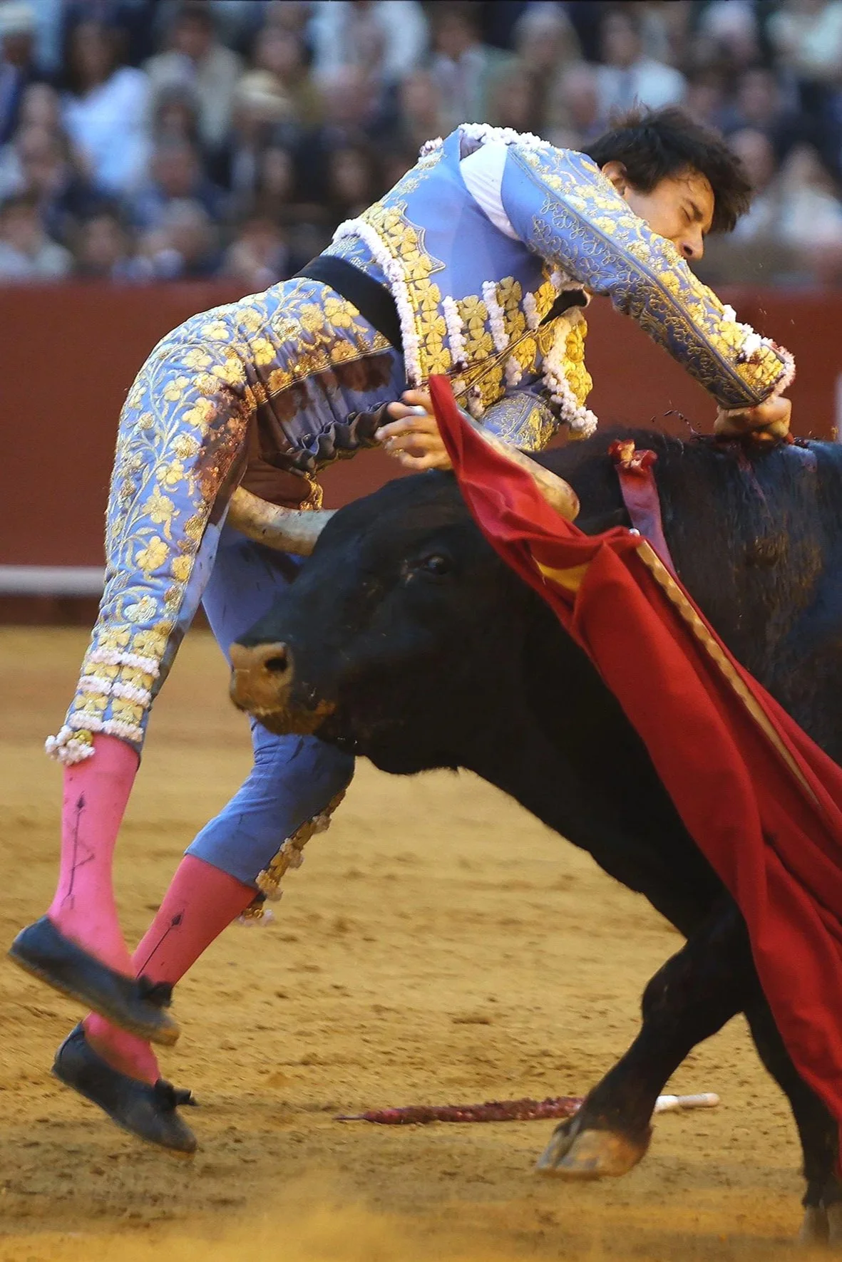 Sangriento triunfo de un gran Roca Rey