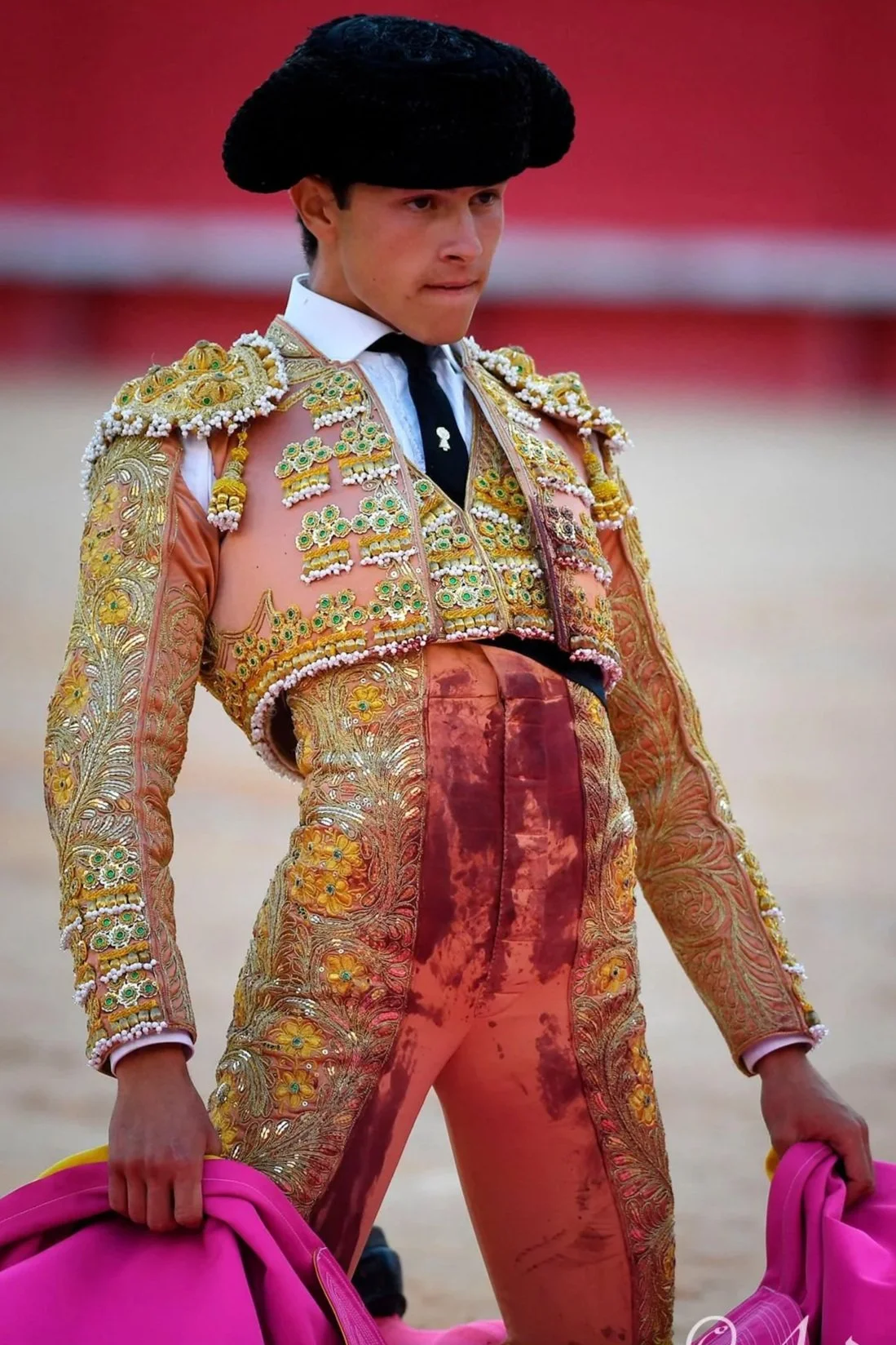 Galería de la 1º de la Feria de Nimes. Destacan el oficio de Perera y las ganas de ser deAarón Palacio 