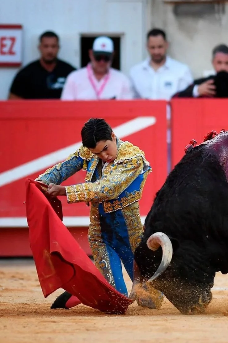 Galería de la 2º de la Feria de Nimes. Marco Pérez corta 1 rabo y abre la Puerta de los Cónsules con Talavante