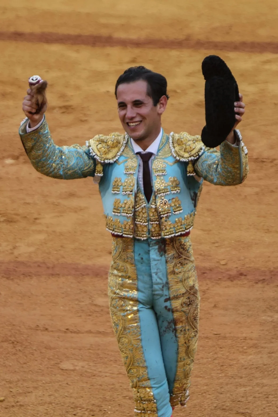 López Peregrino y Ruiz de Velasco brillan en la Maestranza