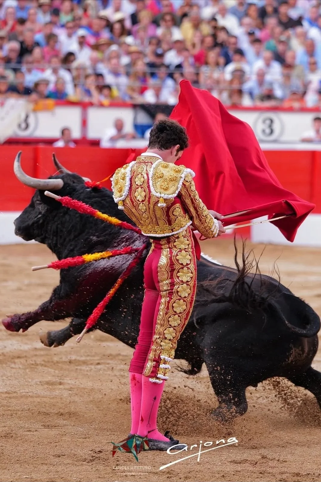 Tres toreros y una escalera