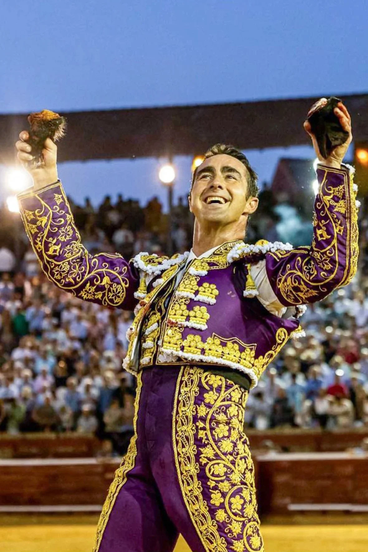 El Fandi, a hombros con la de Miura en Huelva