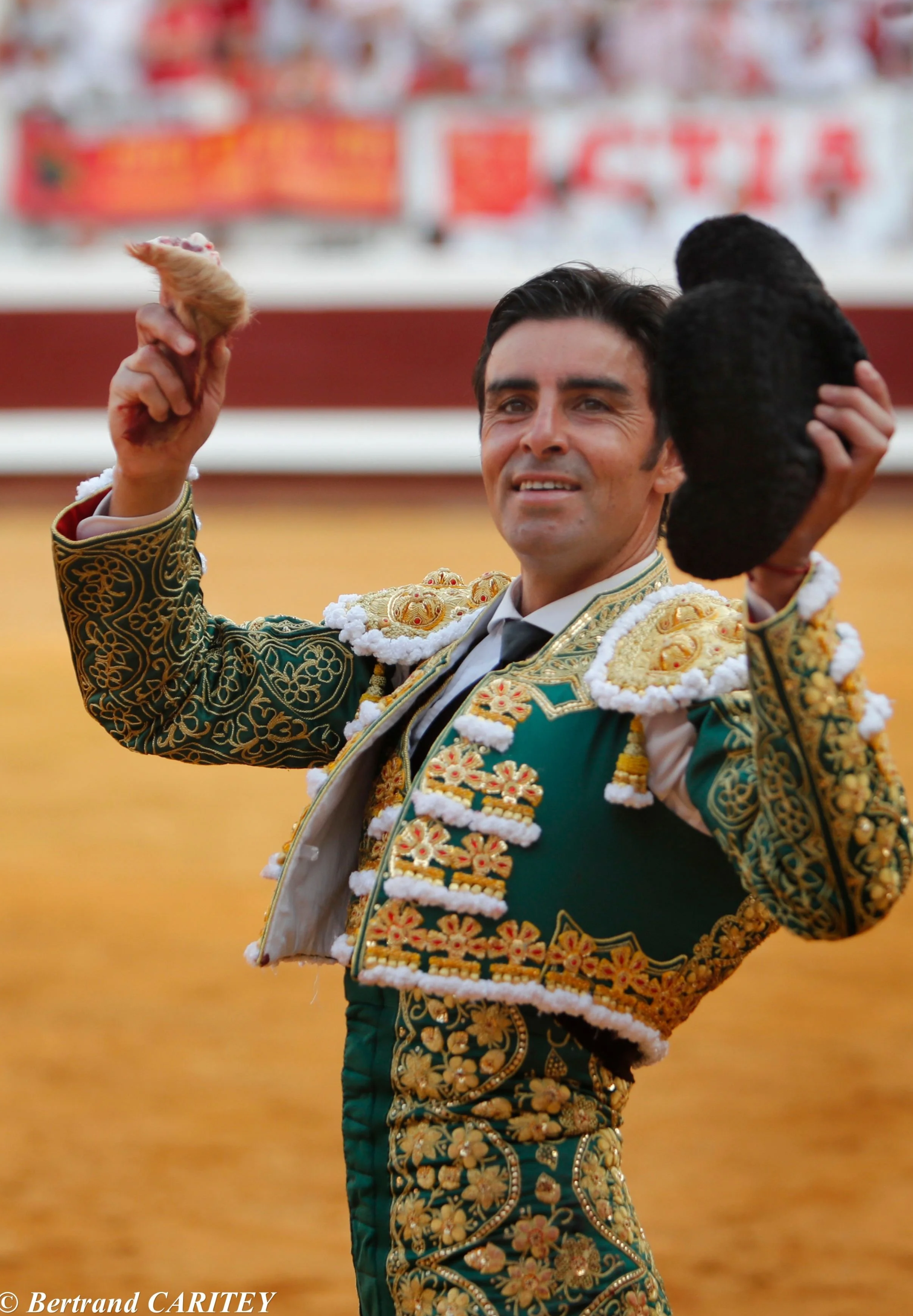 Perera encuentra premio en una tarde de exigencia