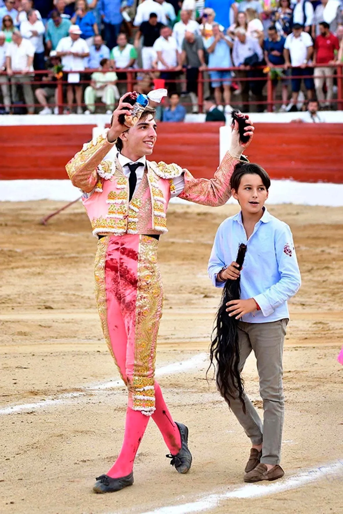 Gran tarde de toros en Astorga: Julio Norte corta un rabo y sale a hombros junto a Manzanares y Borja Jiménez.
