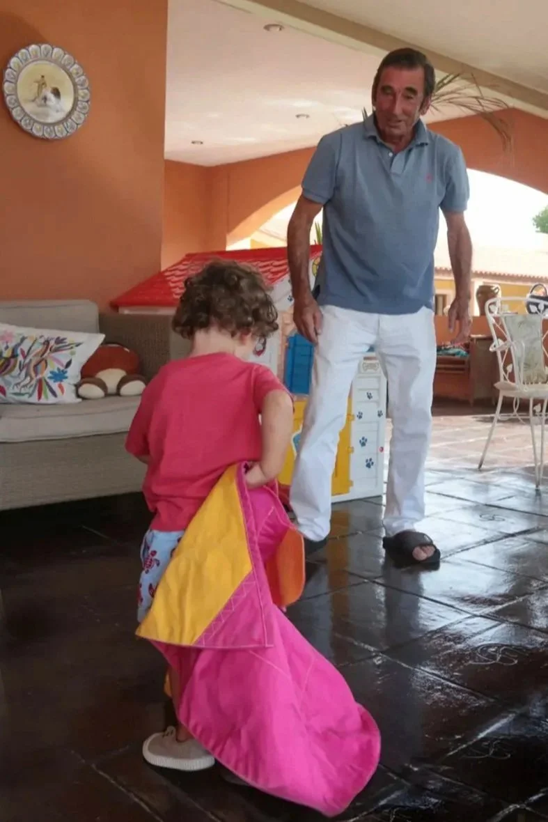 El temple, el abuelo y el capotito
