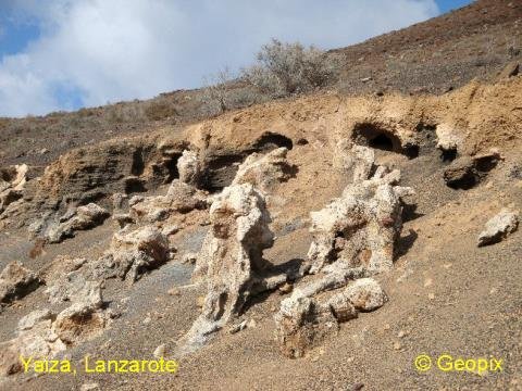 caliche-pipes-lanzarote.jpg