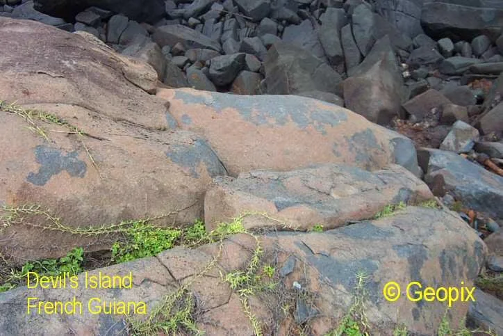 augite-olivine-weathering-crust.jpg