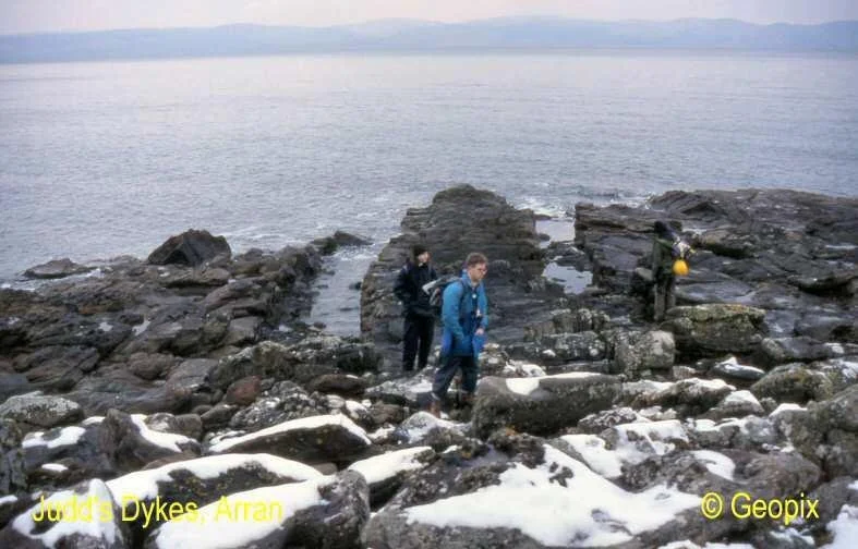 judds-dykes-composite-dyke-arran.jpg