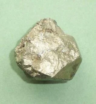 pyrite-hackly-fracture.jpg